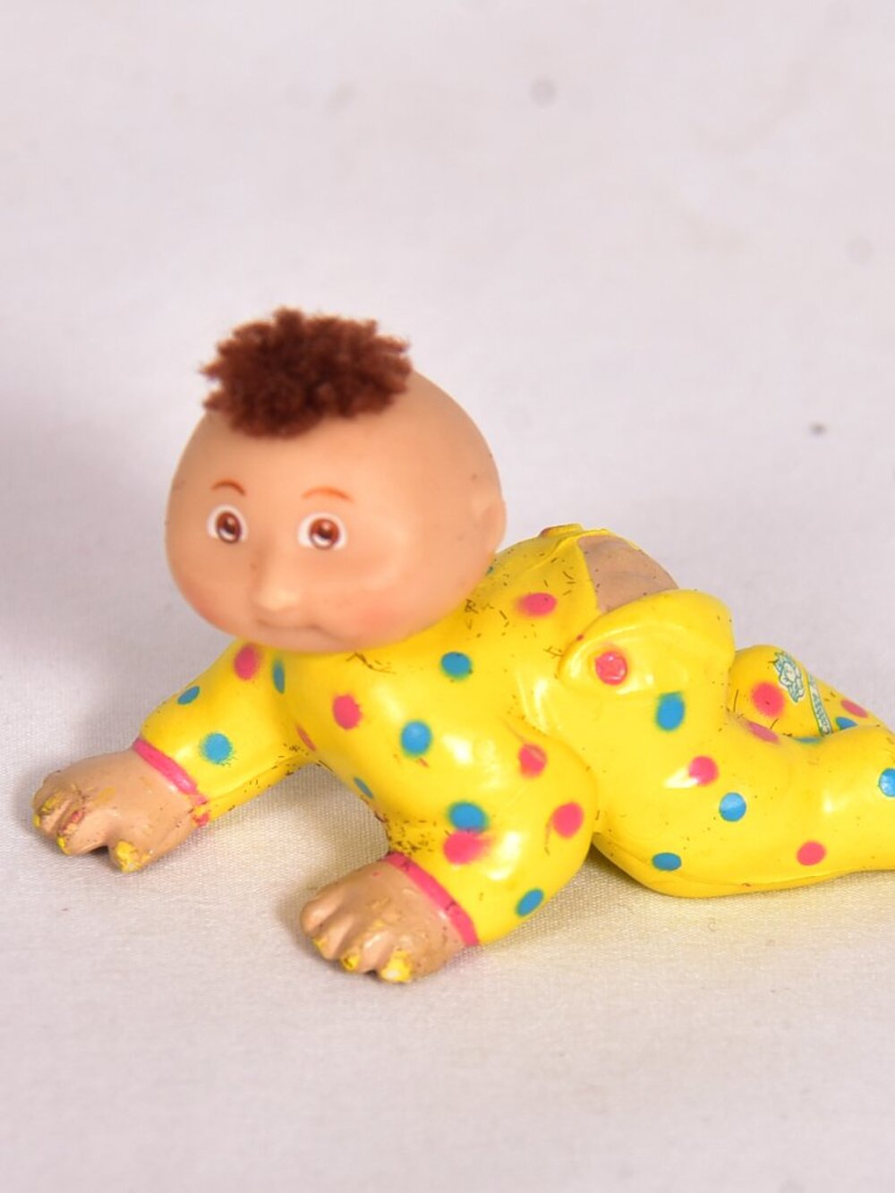Vintage Cabbage Patch Kids PVC Mini Figure Crawling Baby Yellow Polka Dot 1985